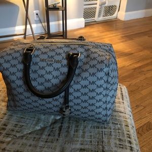 Michael kors purse and wallet set